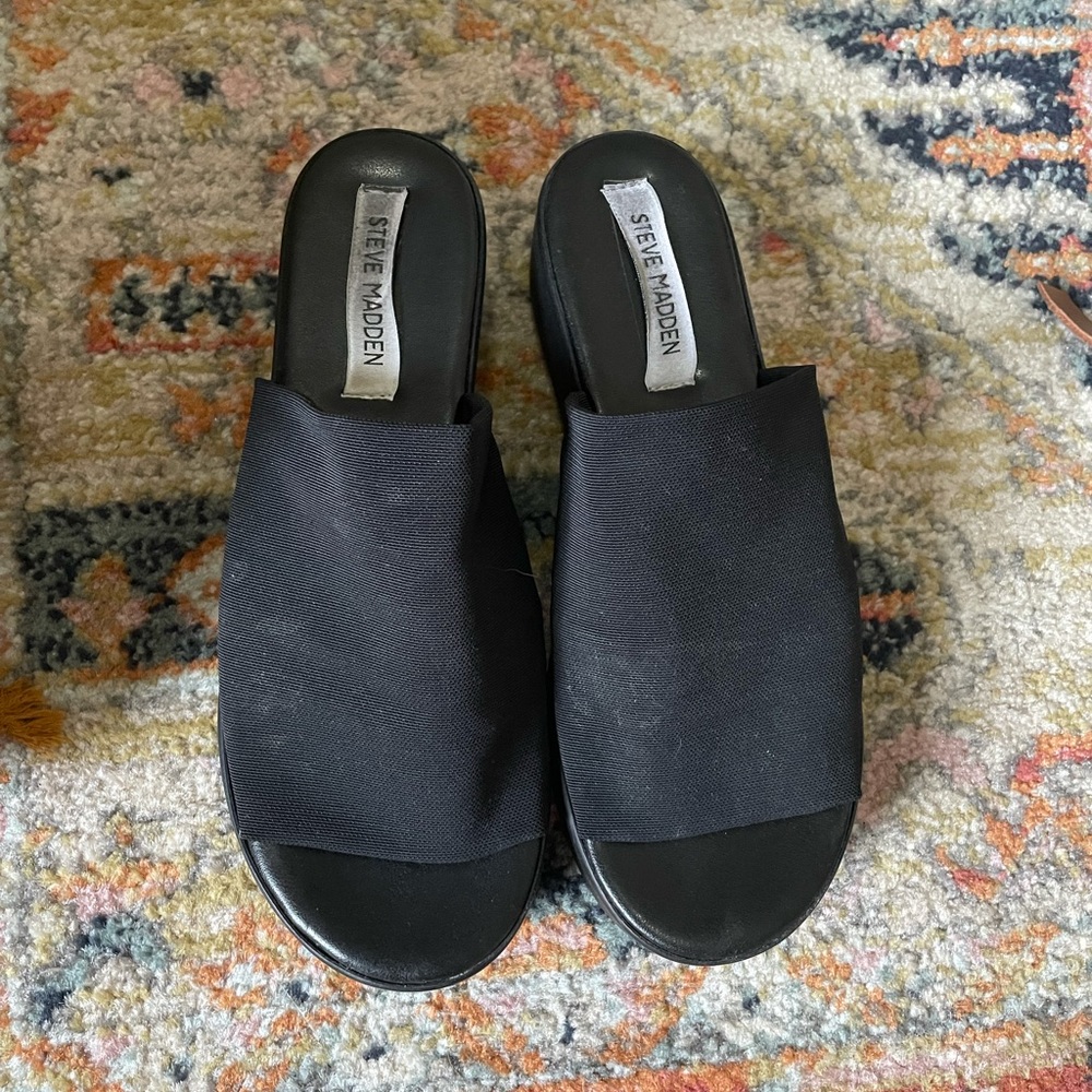 Steve Madden slinky platform shoe. Size 7